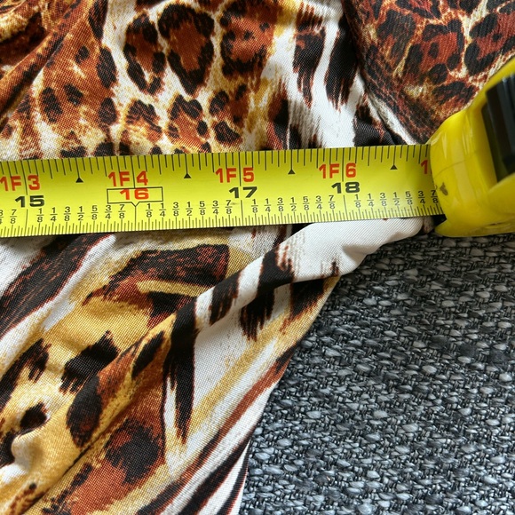 Leopard print dress. Can be use as a blouse with leggings - Picture 7 of 9